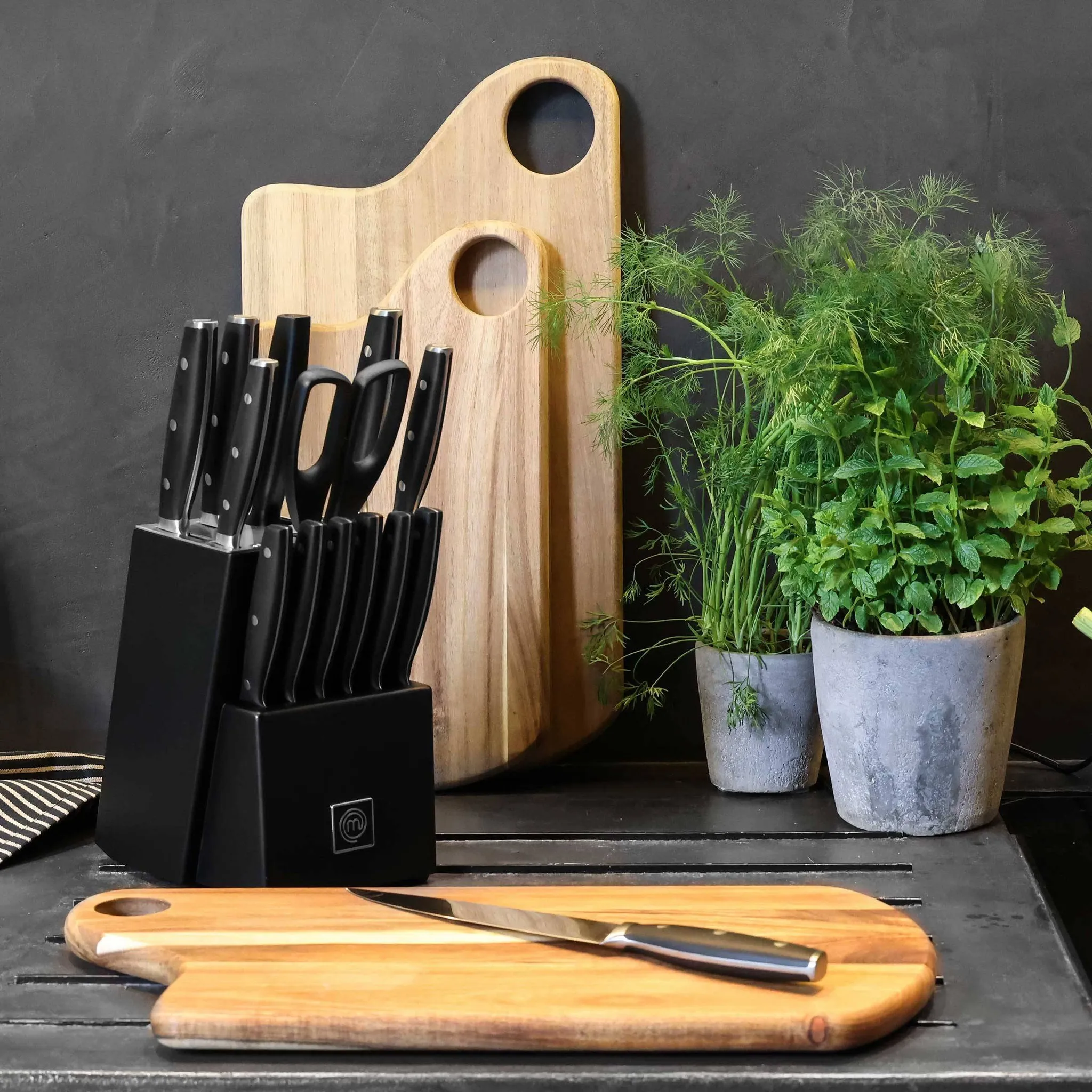 15pc High Carbon Stainless Steel Knife Set and Sharpener - Image 4