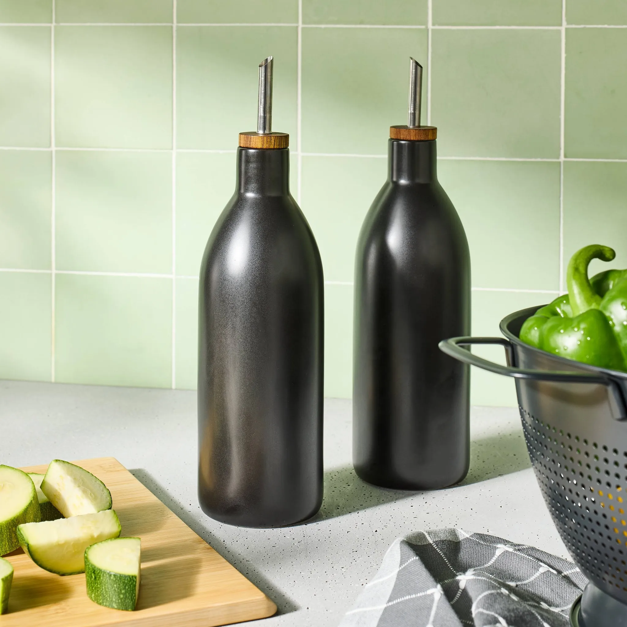 18.6oz Ceramic Oil Pour Bottle - Black - Image 3