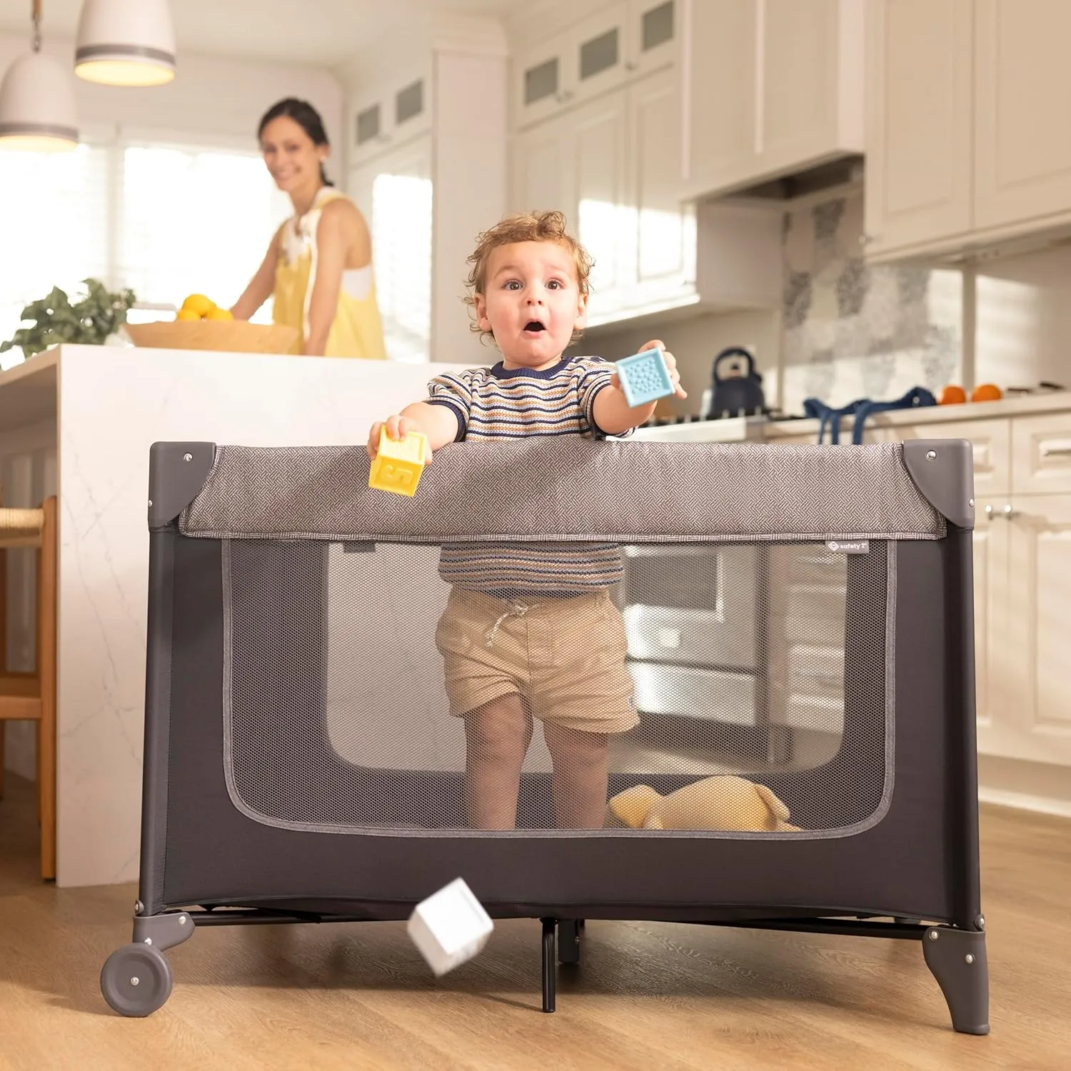 Basic 2-in-1 Play Yard with Bassinet - Gray - Image 7