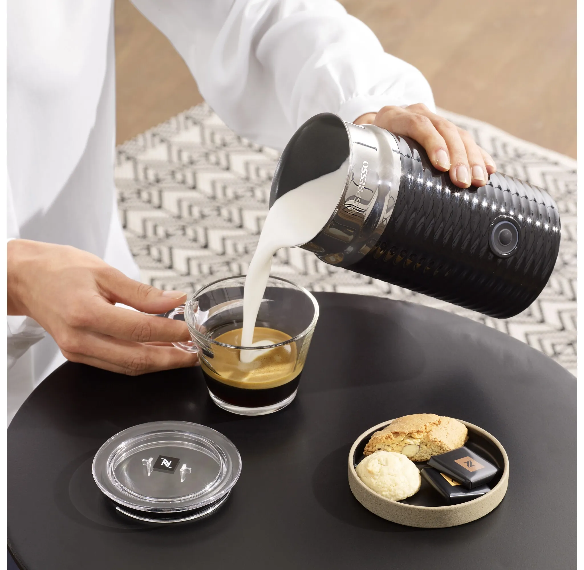 Aeroccino 3 Frother - Black - Image 4