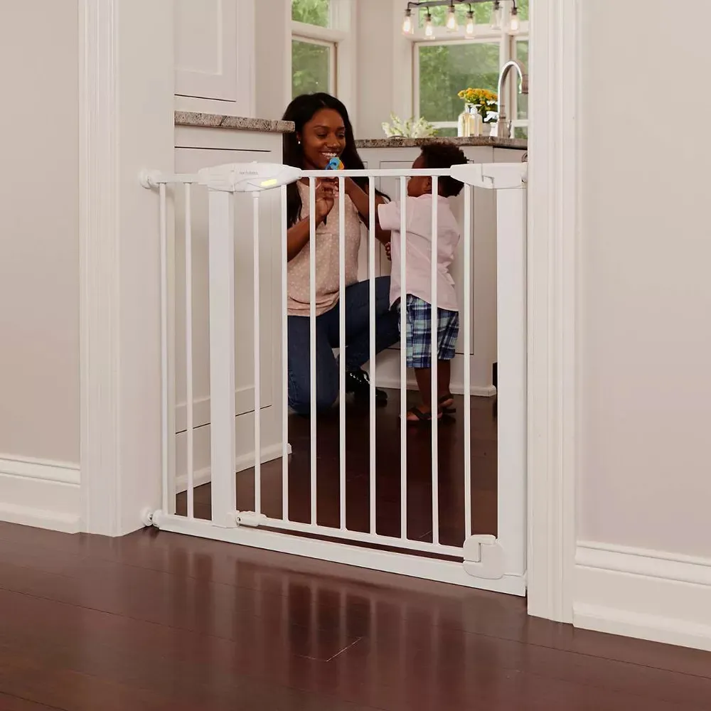 Auto-Close Baby Gate with Door - White - Image 3