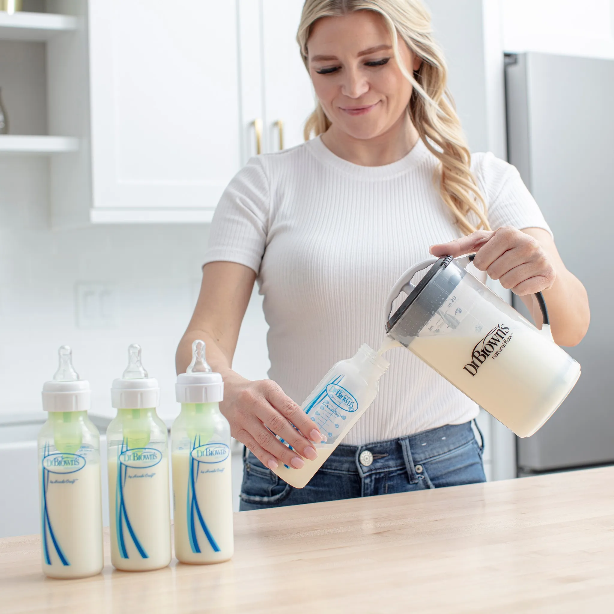 Baby Formula Mixing Pitcher - 32 oz - Black - Image 4