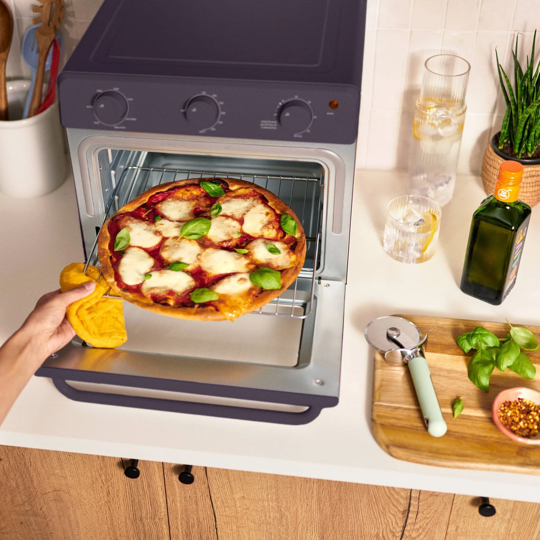 Bella 12qt. Air Fryer Toaster Oven- Plum, Includes Baking Pan & Air Fry Basket - Image 4