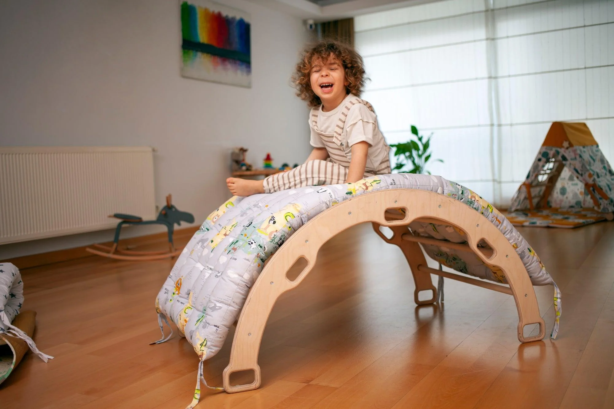 XL Climbing Arch/Rocker & Map Pattern Cushion Set - Image 6