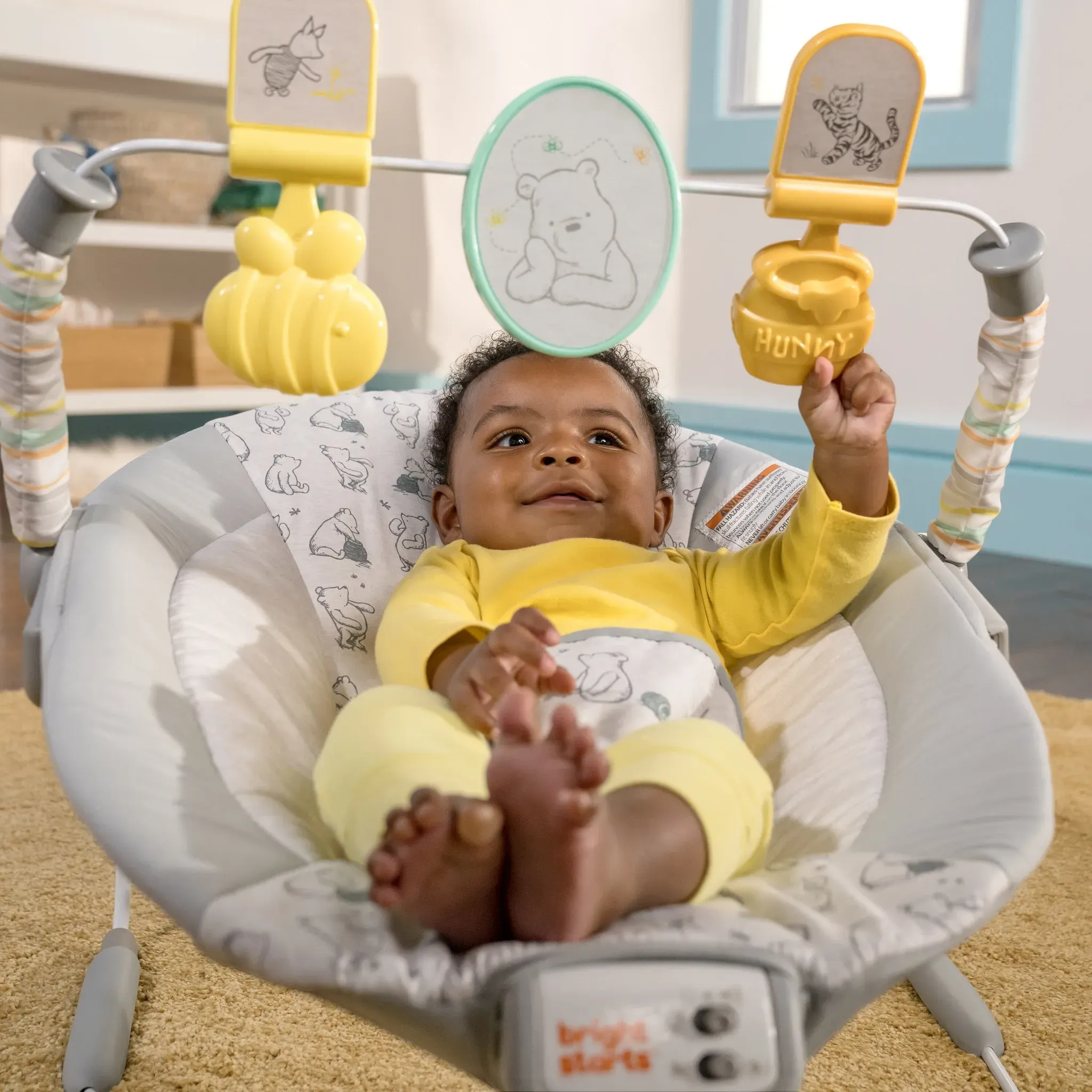 Disney Baby Winnie the Pooh Classic Pals Vibrating Bouncer - White - Image 2