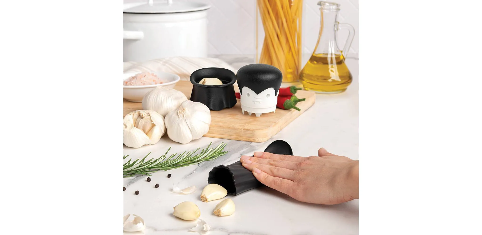 Garlic Crusher and Peeler Kitchen Tool - Black/White - Image 3