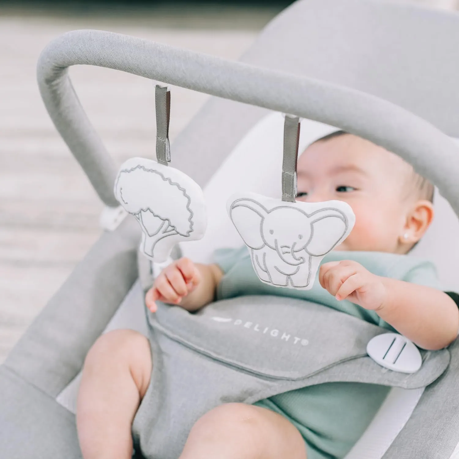 Highland Portable Baby Bouncer - Pebble Gray - Image 3