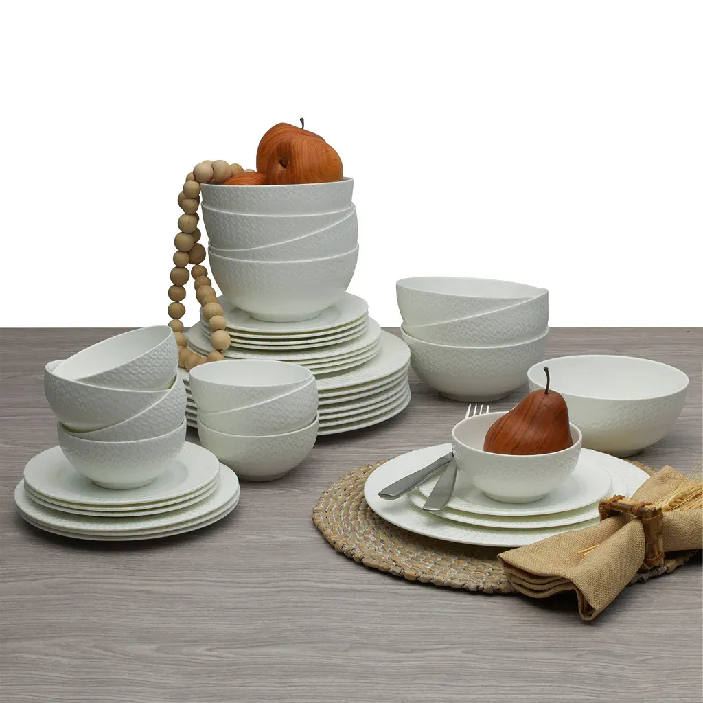 Lattice 40-piece Bone China Dinnerware Set - Image 2