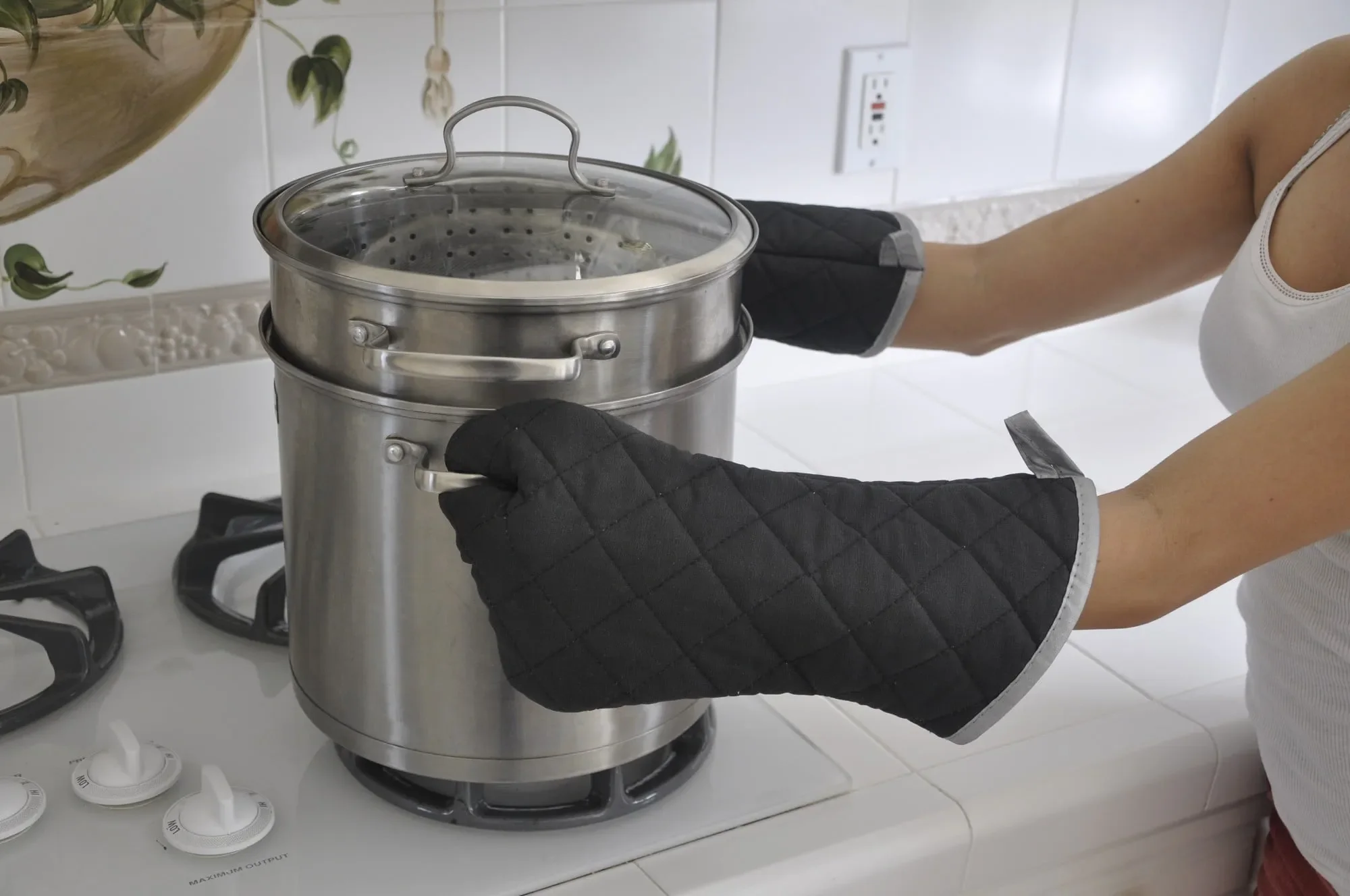 Nouvelle Legende Flame Retardant Quilted Oven Mitts - Black (2 Pack) - Image 3