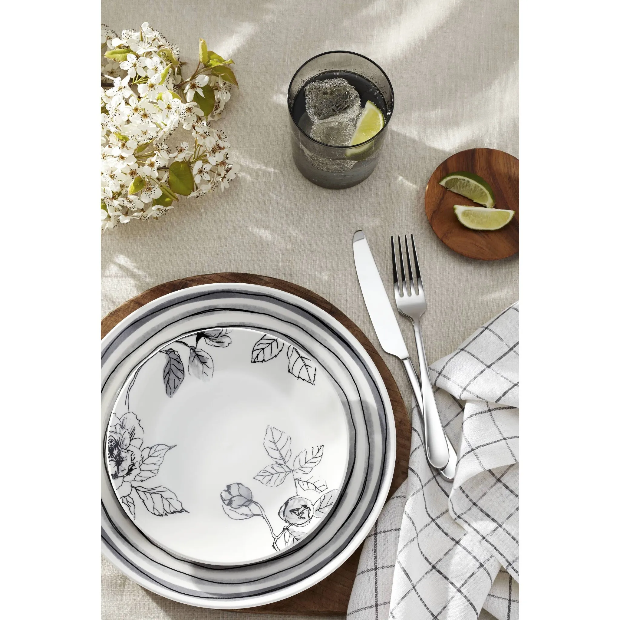 Oneida Sketchbook 12-Piece Dinnerware Set – Service for 4 in White - Image 2