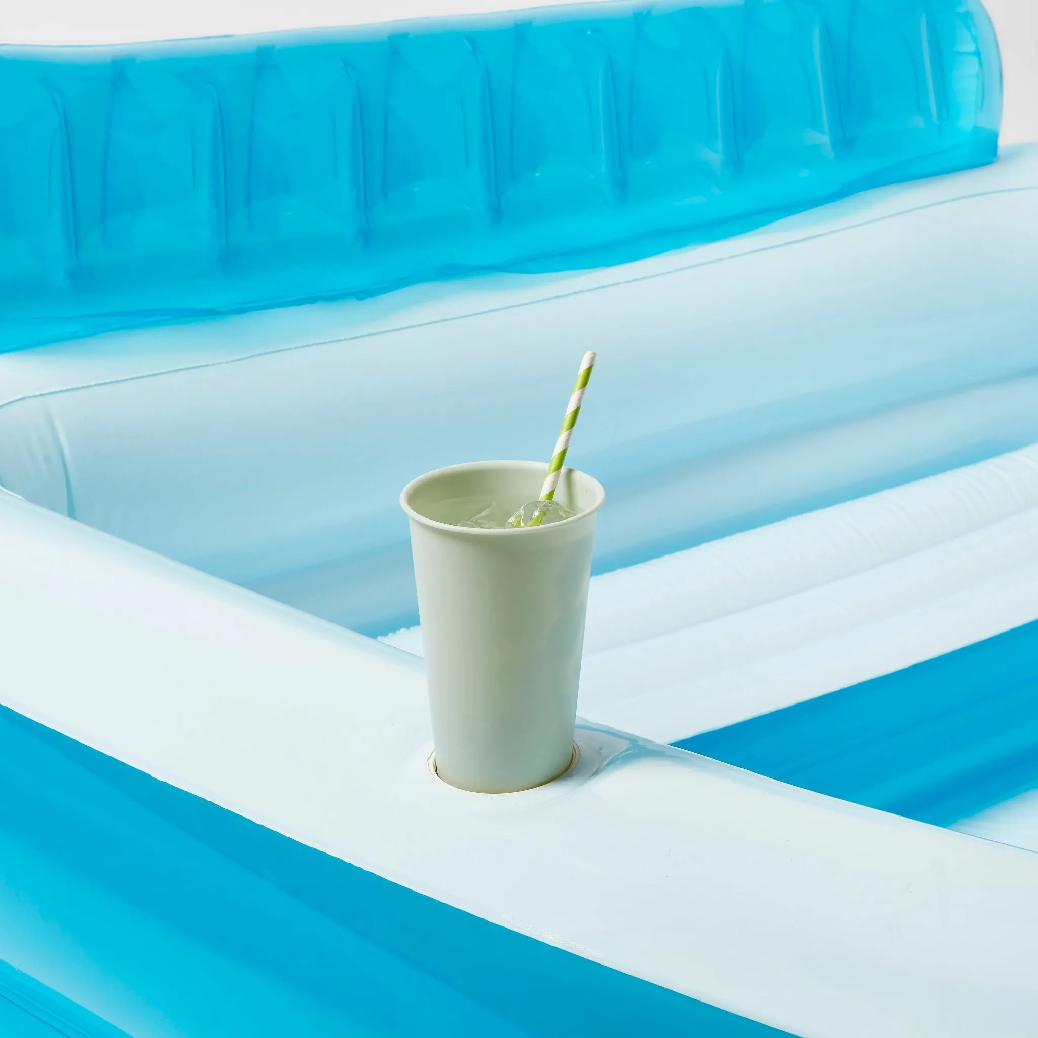 Oval Kiddie Pool with Bench - 140 Gallon - Image 4