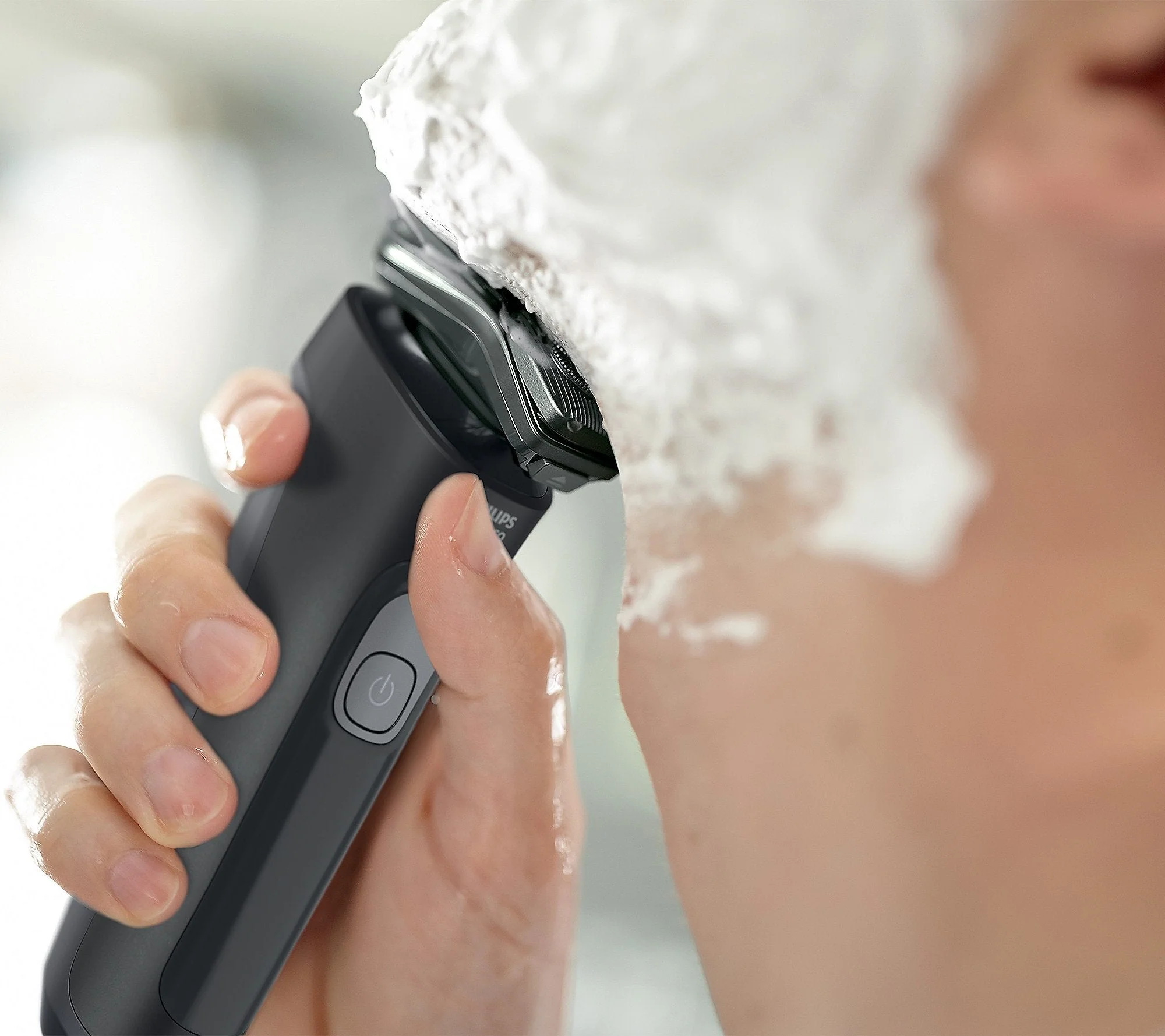 Philips Norelco Shaver 6800 With SenseIQ Technology, Series 6000 - Image 4