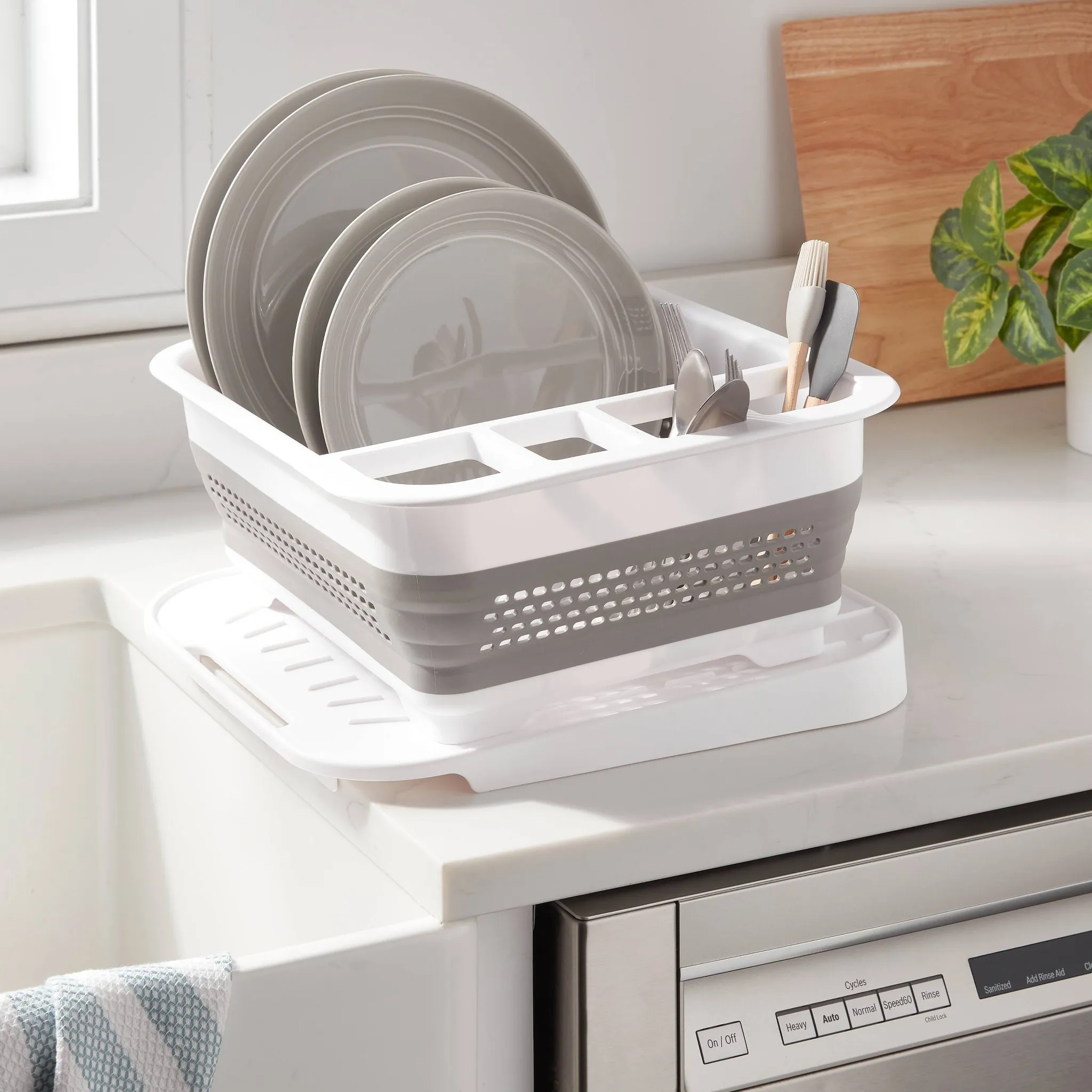 Plastic Collapsible Dish Rack with Drip Tray White