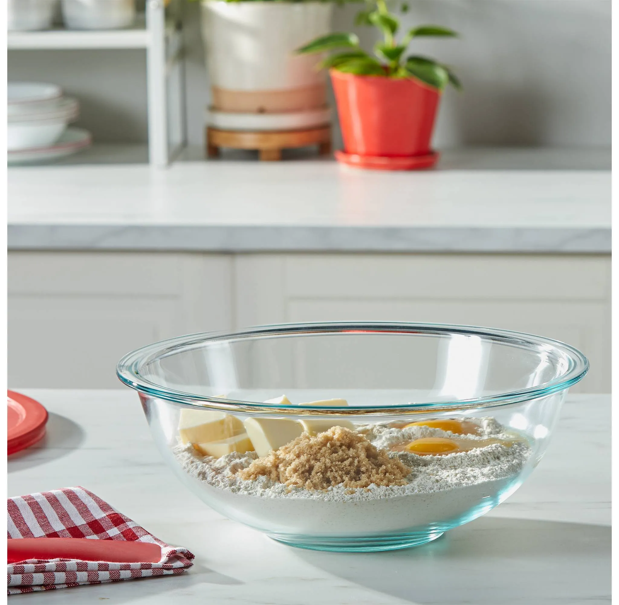 Pyrex 2pc 4qt and 2.5qt Glass Mixing Bowls with Plastic Lids - Image 2