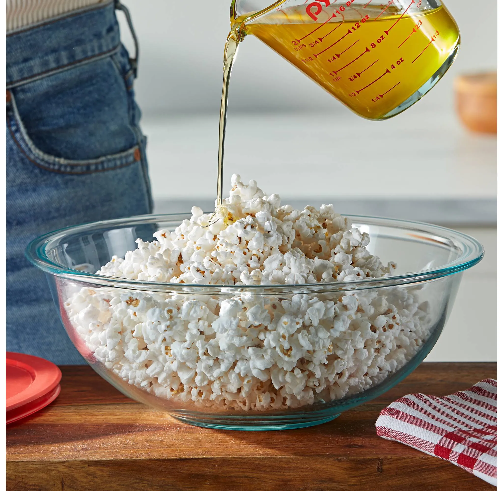 Pyrex 2pc 4qt and 2.5qt Glass Mixing Bowls with Plastic Lids - Image 3