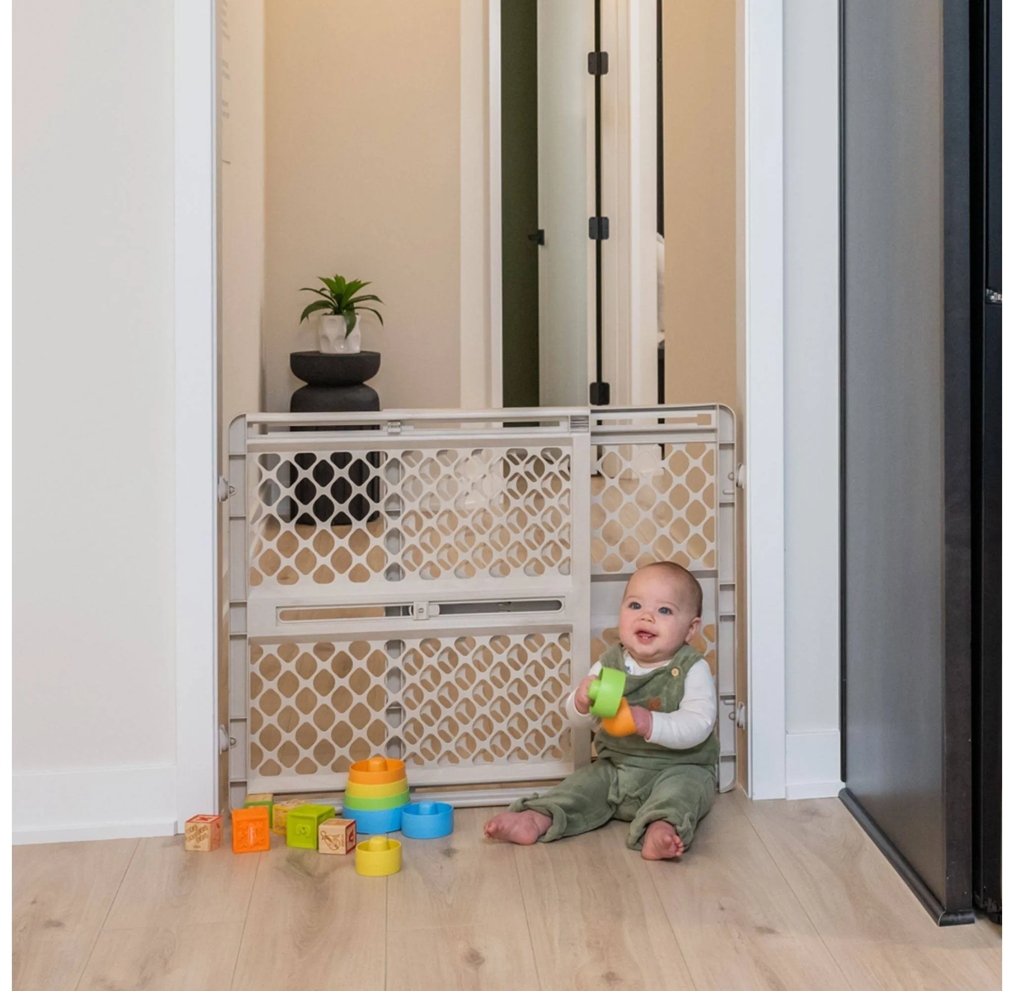 Recycled Plastic Baby Gate - Sandstone - Image 2