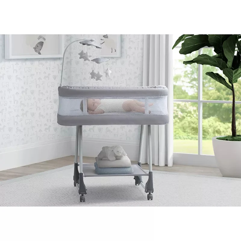 Shooting Star Rocking Bassinet with Airflow Mesh - Platinum - Image 3