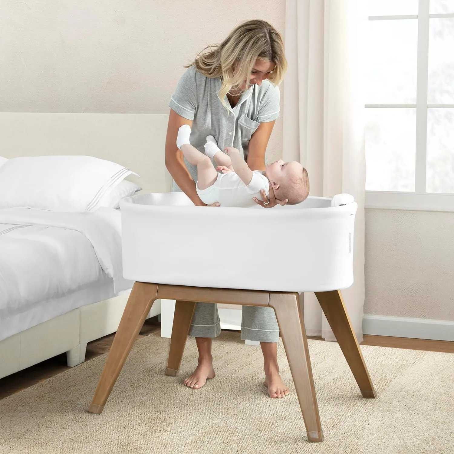 Smart Auto-Glide Bassinet - White/Acorn - Image 3