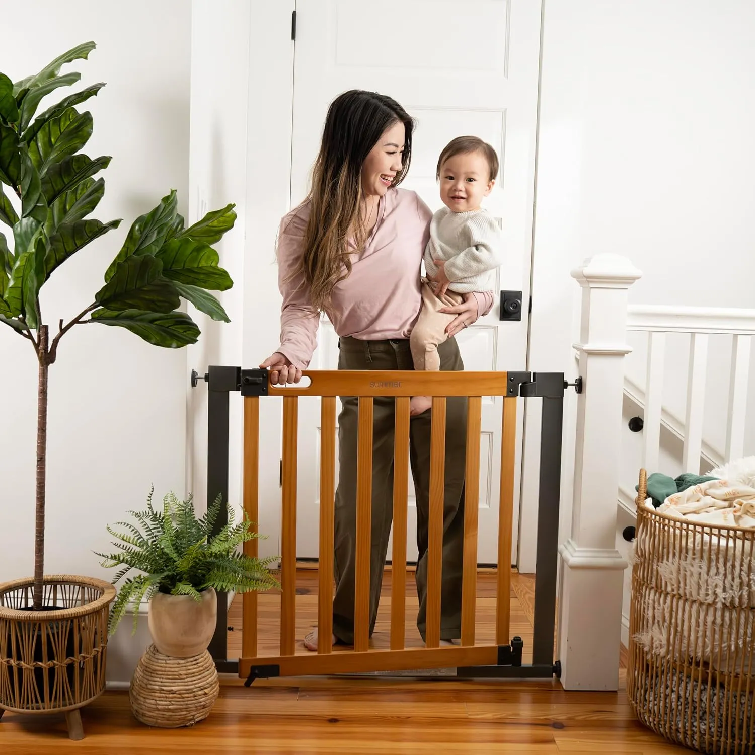 Summer West End Wood And Metal Safety Baby Gate - Image 4