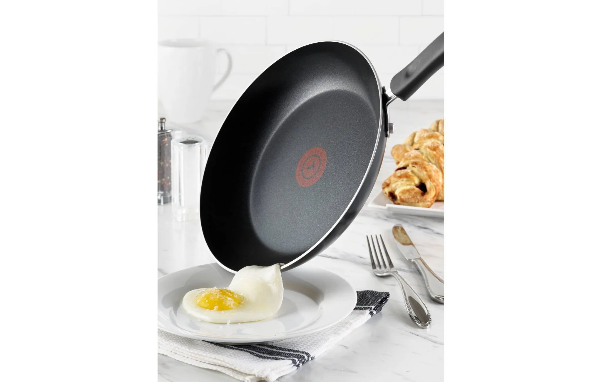 T- Fal 7.5" & 10" Frying Pan Set - Image 4