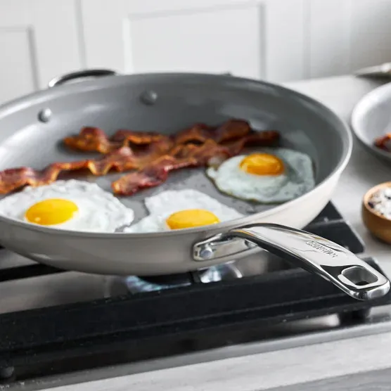 The Big Fry 13.4” Pan with Helper Handle - Image 4