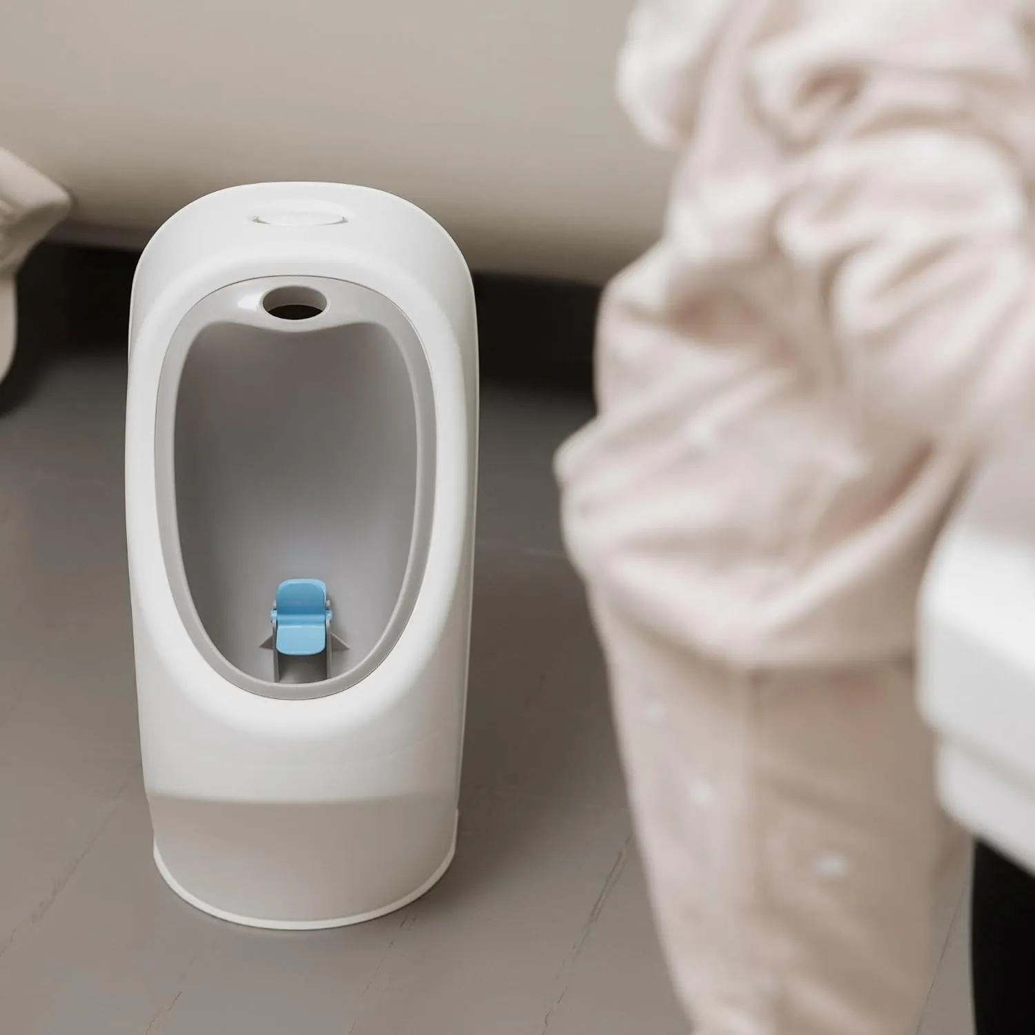 Training Urinal - White - Image 4