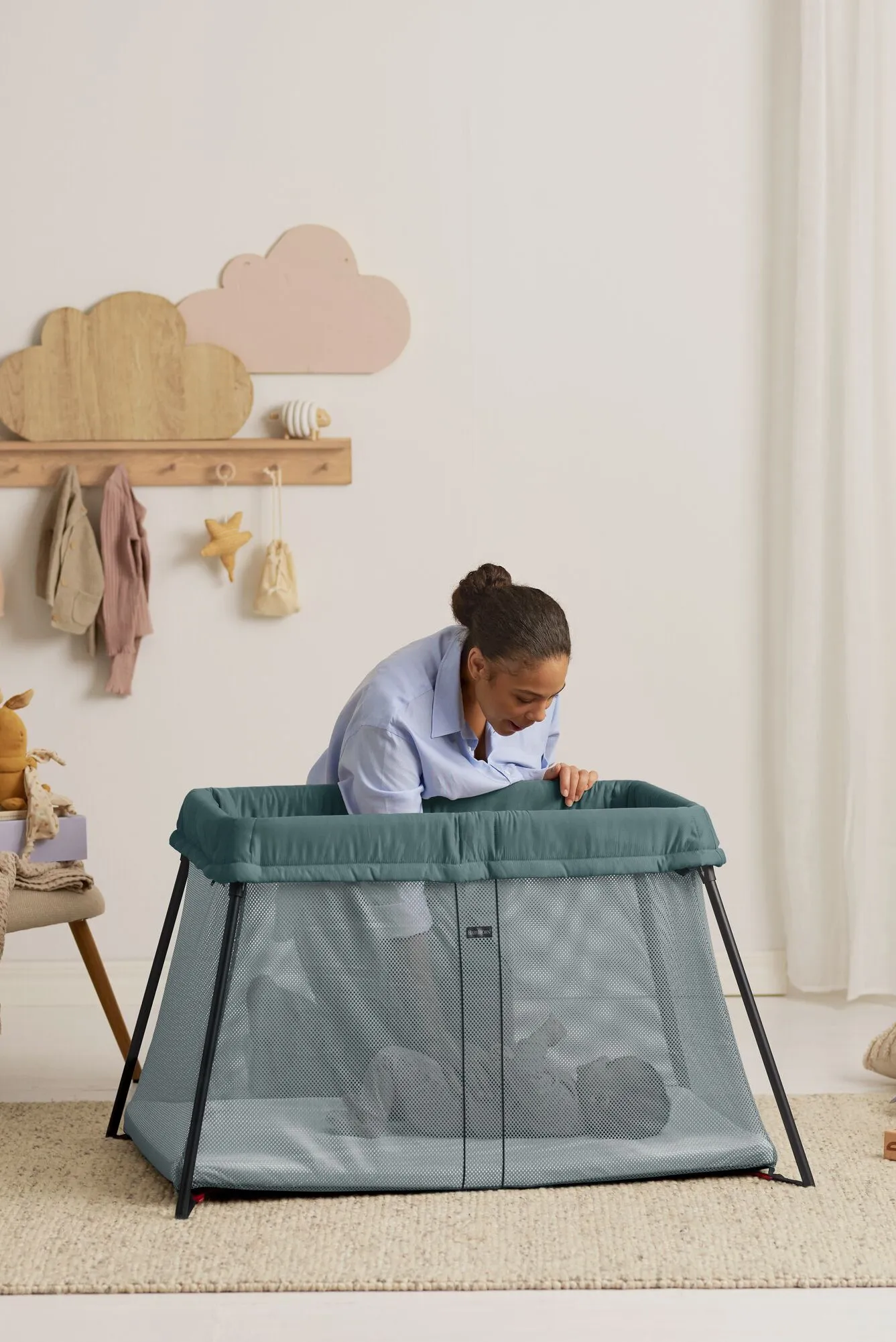 Travel Crib Light - Bundle with Fitted Sheet - Image 4