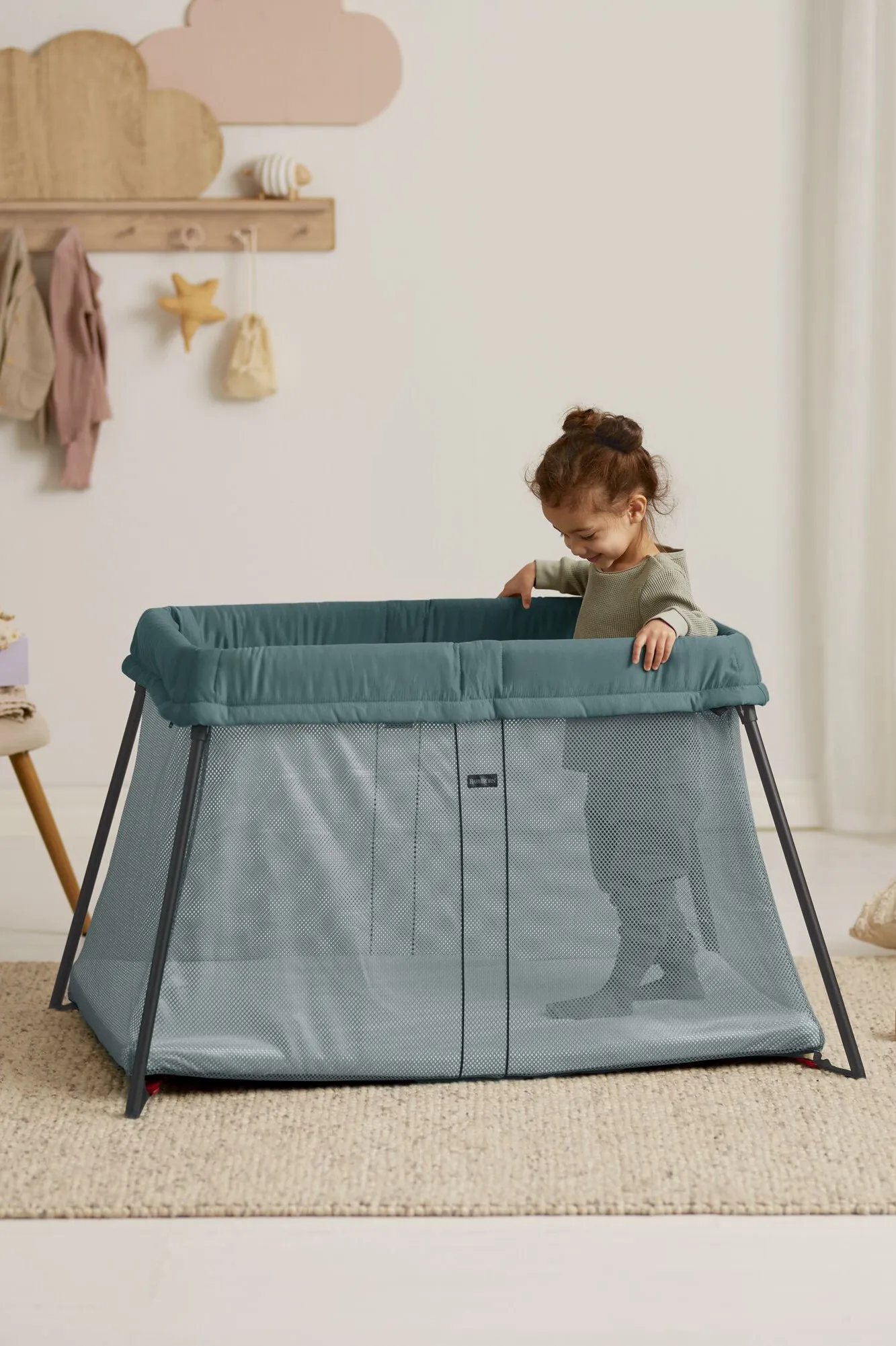 Travel Crib Light - Bundle with Fitted Sheet - Image 5