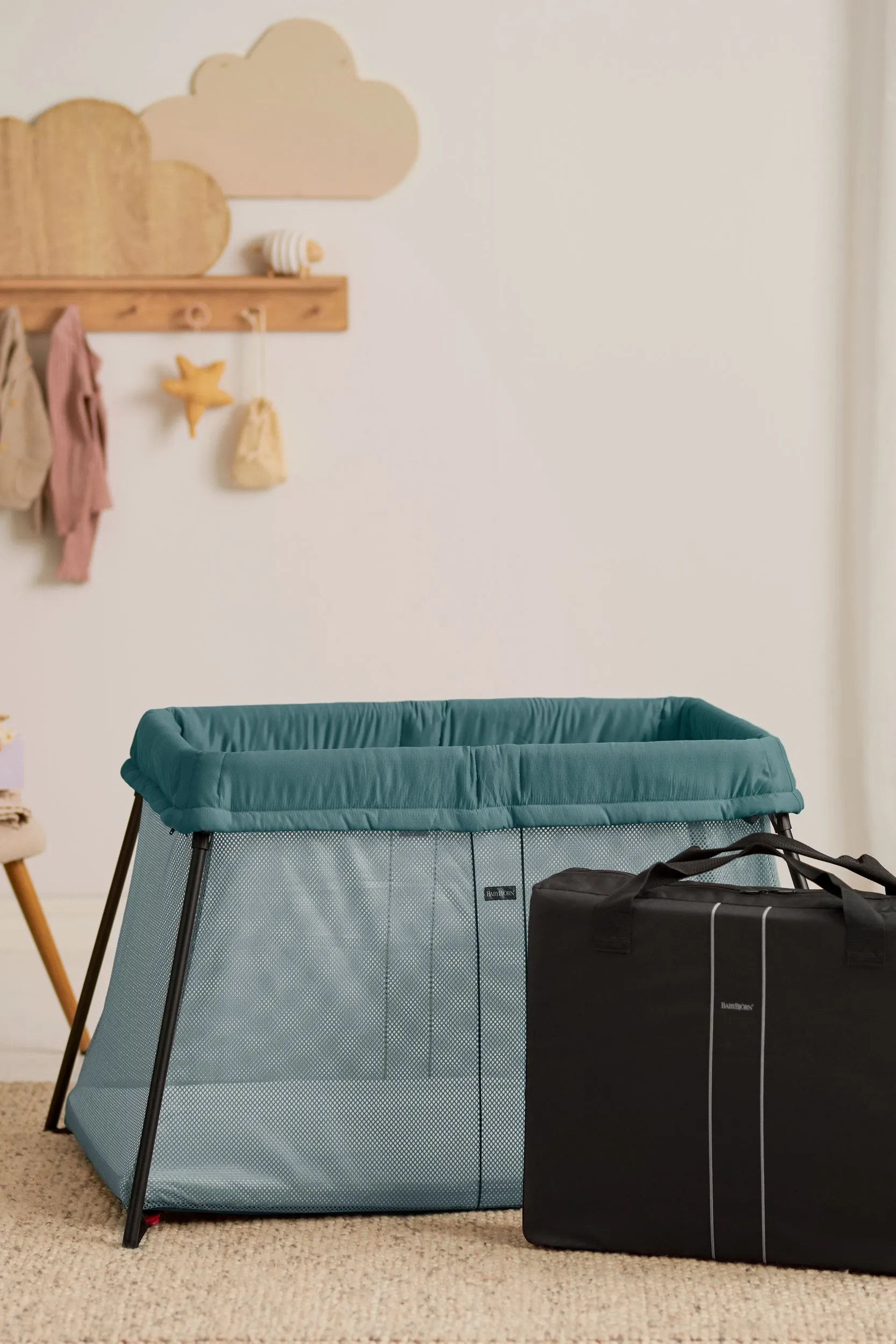Travel Crib Light - Bundle with Fitted Sheet - Image 4